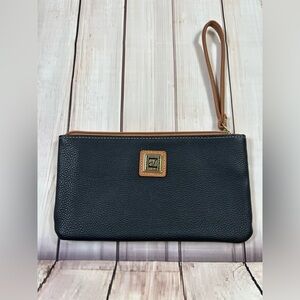 NWOT Stone Mountain Black and Tan Wristlet/Purse Pouch.